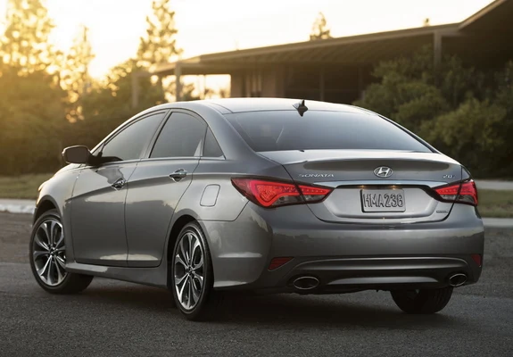 2013 Hyundai Sonata 2.0T Review: Luxury and Performance in a Family Sedan